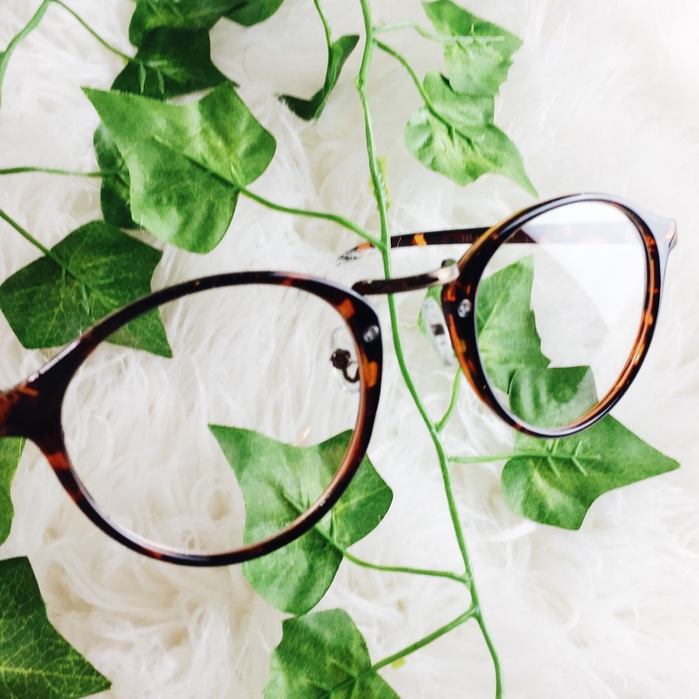 [[Tortoise Glasses]] Clear Non-Prescription - Picture 4 of 8